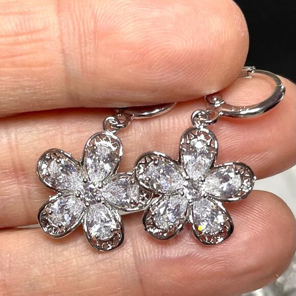 NEW Necklace & Earring Flower Jewelry Set 925 Sterling Silver CZ AU26 - Picture 3 of 5